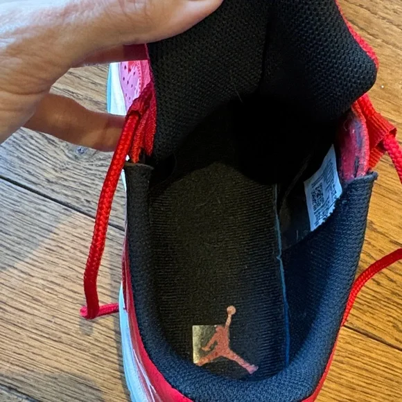 Nike Air Jordan 11 Mids Red size 11 like new - Picture 16 of 16